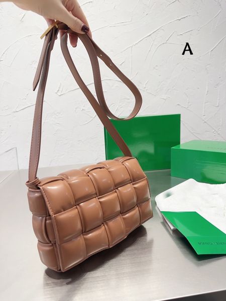 

2023 b-brand 22*15 woven shoulder portable underarm crossbody bag fashion classic woven 15 squares pillow ladies tote