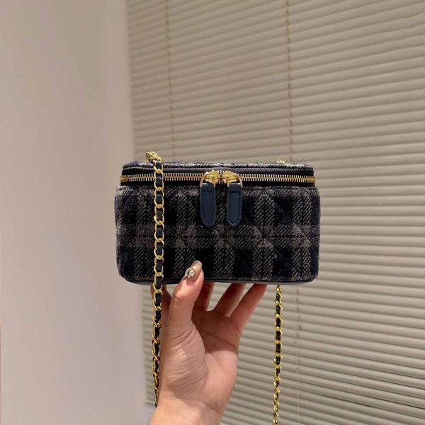 

lady portable woolen cosmetic bag classic black grey diamond pattern quilted gold metal metal chain mini flip cosmetic box luxury designer c