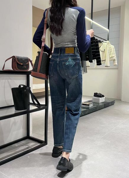 

2023 designer jeans women's new mid-high-waist straight joker jeans lotus leaf trouser leg fashion letter decoration leisure. c9, Blue
