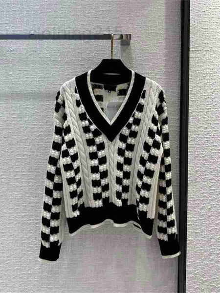 

women's knits & tees designer small 23c v-neck contrast black and white plaid fried dough twist knitting wool sweater for women s86v