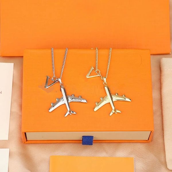 

pendant necklaces aircraft golden silver necklaces jewelry luxury designers letter v men's and women's couple necklaces original p