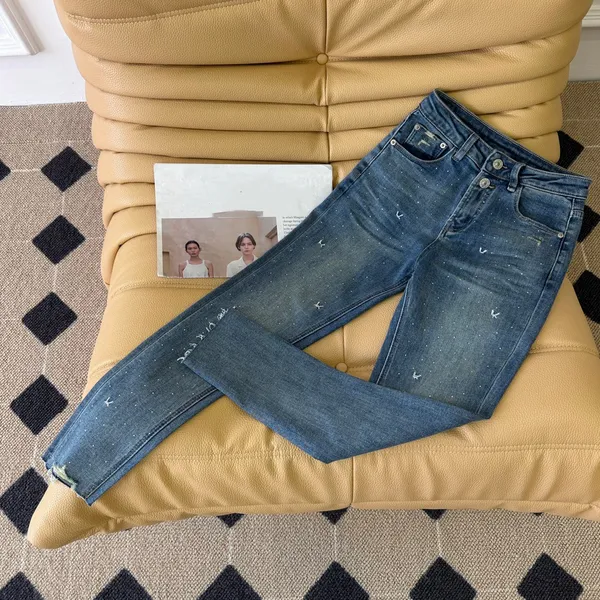 

2023 Designer jeans women's new mid-high-waist straight joker jeans lotus leaf trouser leg fashion letter decoration leisure. C5, Blue