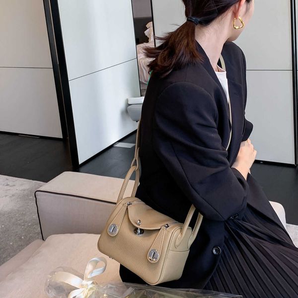 

designer lindi new pillow bag fashion one-shoulder diagonal portable doctor mother lindi cowhide leather women's 2023 n 63zy