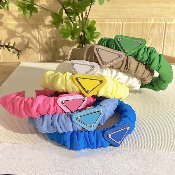 

luxury designer p letter headbands inverted triangle candy color fresh sweet fashion pleated hair band alloy letter female yoga headband mul, Silver
