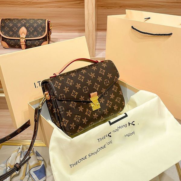 

luxurys handbag bags designer women crossbodys bag passports holder alma cosmetics makeup messengers evening wallet mini shoulder arrive fro