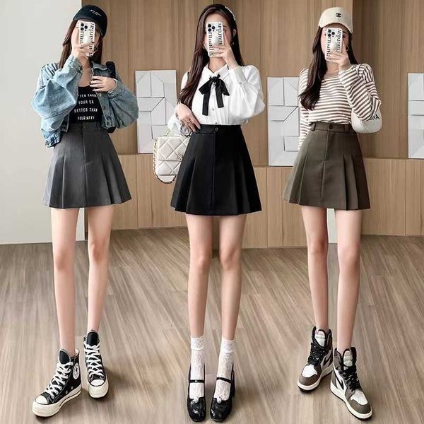 

2023 spring new women metal decoration pleated short skirt, Black
