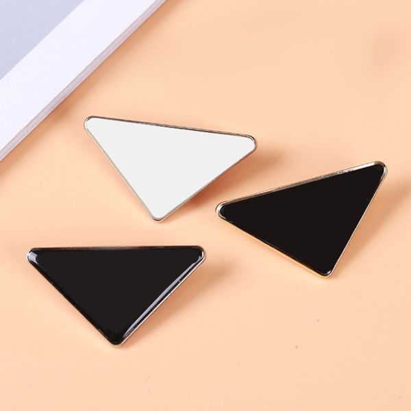 

wholesale high-quality metal triangle letter brooch women men letters brooches suit lapel pin fashion jewelry gift p, Gray