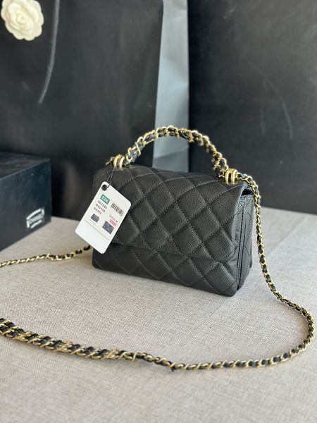 

the new flap bag lychee leather side fatty classic single cover design capacity is larger and more practical luxury designers package