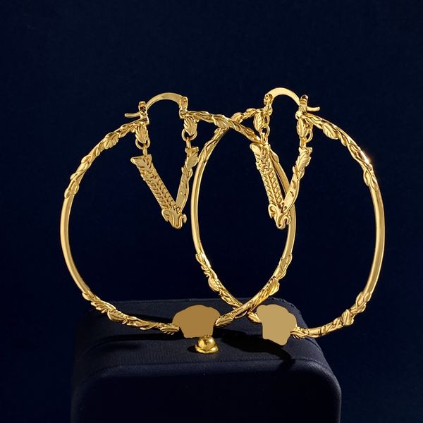

Womens Gold Stud Earring Ear Studs Designer Diomand Fashion Orecchini Letter Earrings Wedding Party Embossed Flower Vine Pattern 249255BF