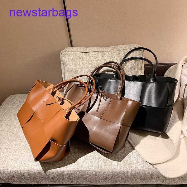 

arco woven tote bags designer bottegs venets large capacity women's 2023 autumn new fashion korean style shoulder net red portable soli