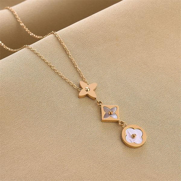 

elegant women design clover shell pendant necklace, Silver