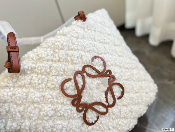 

winter collection shopping bag large capacity lamb wool tote bags plush handbag classic alphabet print shoulder bag