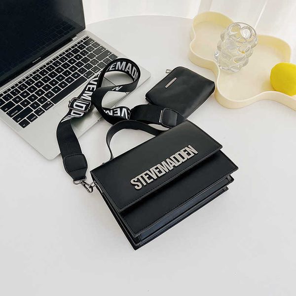 

2023 fashion trend women handbags women's autumn new fashion versatile hand letter women's messenger bag 65% off