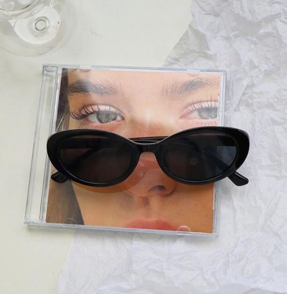 

2023 wholesale designer round sunglasses original eyeglasses outdoor shades frame fashion classic lady mirrors for women men driving gyutgh, White;black