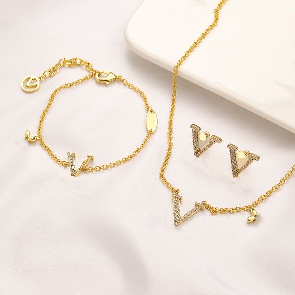 

18k golden diamond pendant four-leaf necklaces stud bracelets jewelry luxury designers letter v men's and women's couple necklaces, Silver