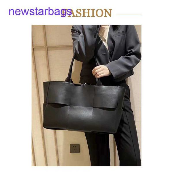 

arco woven tote bags designer bottegs venets 2023 new autumn and winter large women's leather capacity high grade feel handbill shoulde