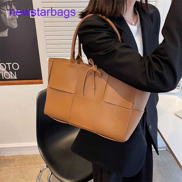 

arco woven tote bags designer bottegs venets net red large 2023 new fashion high sense foreign style single shoulder women's capac