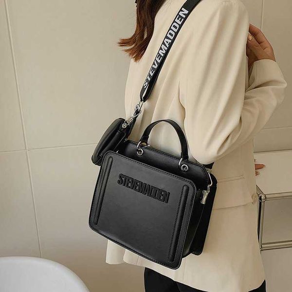 

fashion trend women handbags new fashion portable small square trend letter shoulder simple messenger bag women 65% off