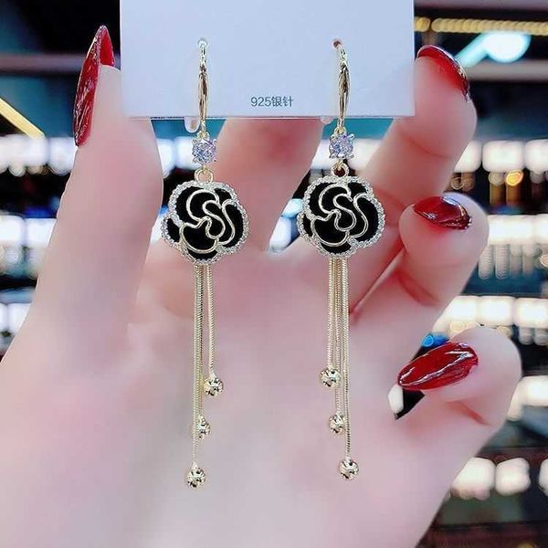 

charm south korea's new style rose advanced atmosphere black flower long tassel earrings female, Golden