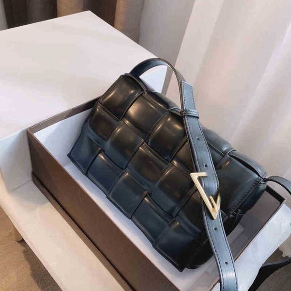 

shoulder bags triangle buckle braided shoulder bags women fashion handbag soft leather designer luxury crossbody female purses 220314