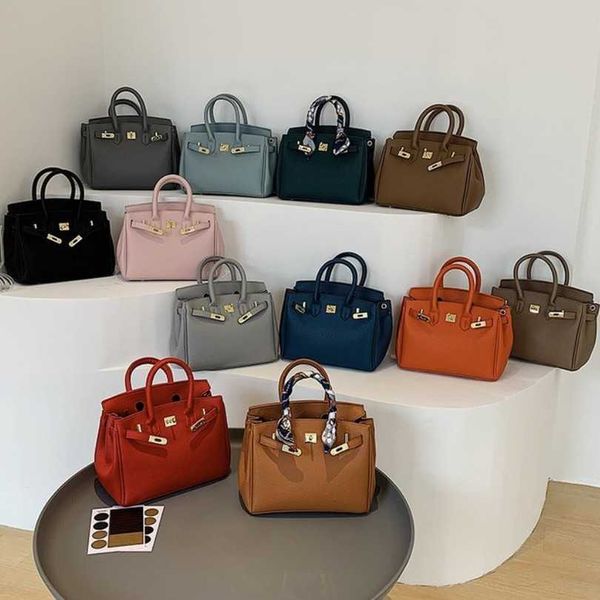 

women's bag 2023 trend luxury designer small design texture women's hand autumn fashion scarves messenger bag 50%off black white p