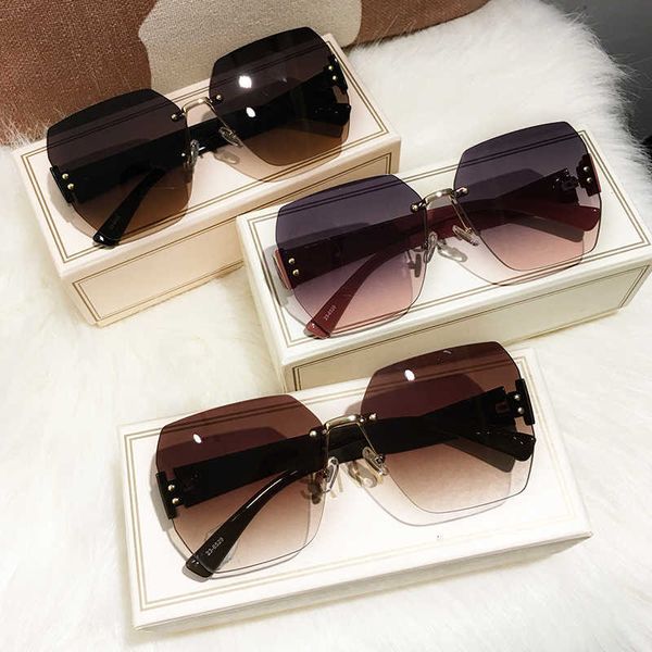 

ms 2021 women luxury classic eyewear female sunglasses original brand designer pierced sun glasses fashion uv400, White;black