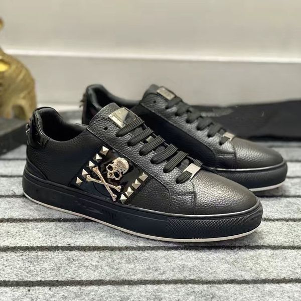 

new italian original skull hardware logo sports shoes flower material bright leather flat bottom waterproof men's shoes 01, Black