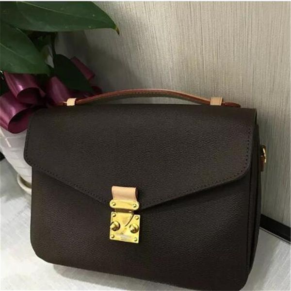 

4v92021 new chain shoulder fashion bag casual fashion bag tassel decoration single shoulder handbag273d