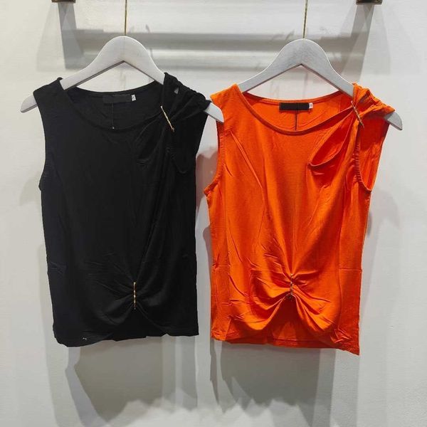 

23ss brand women's t-shirt sleeveless vest round collar pin decoration women's wear, White