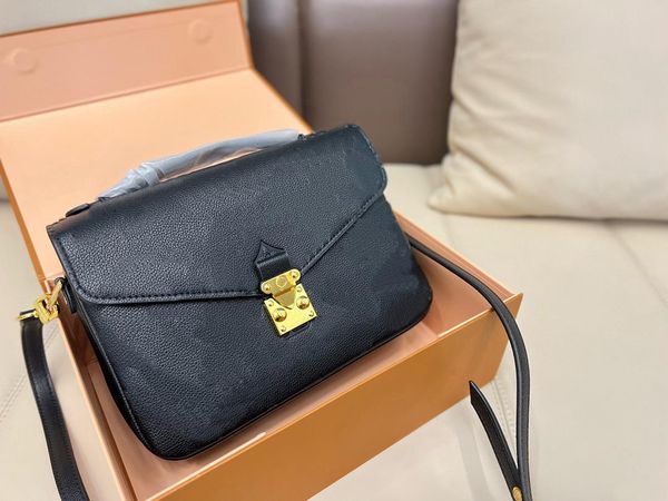 

luxurys designers pochette bag men women handbag messenger bags leather metis elegant womens shoulder crossbody bag east west