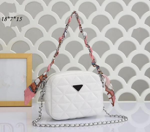 

re-edition 2005 nylon woman luxurys men designers bags lady womens mens crossbody tote hobo shoulder purses handbags bag wallet backpak idea