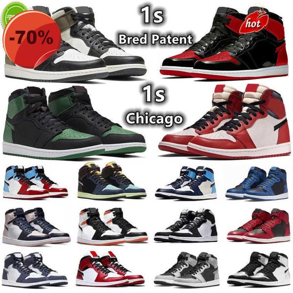 

sandals sandals 1s 1 mens basketball shoes sneakers chicago reimagined bred patent dark mocha pine green rebellionaire grey fog fearless obs, Black