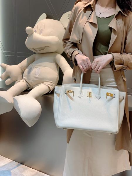 

birkin30cm cc10 bag milk shake white golden buckle togo , the color scheme of looks more formal.