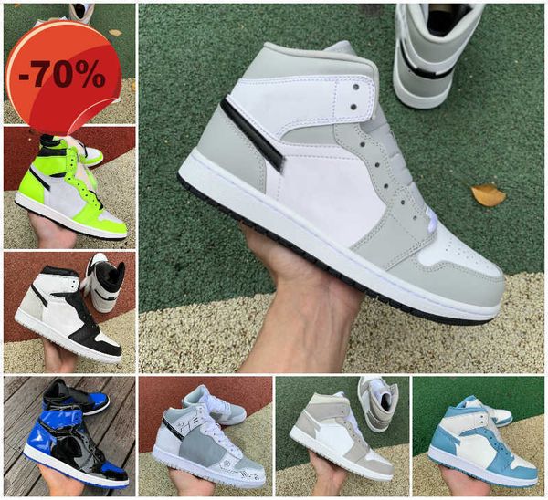 

sandals 1 jumpman 1s og high basketball shoes mens women stage haze fragment bio hack shadow bred patent hyper royal dark mocha wolf grey ta, Black