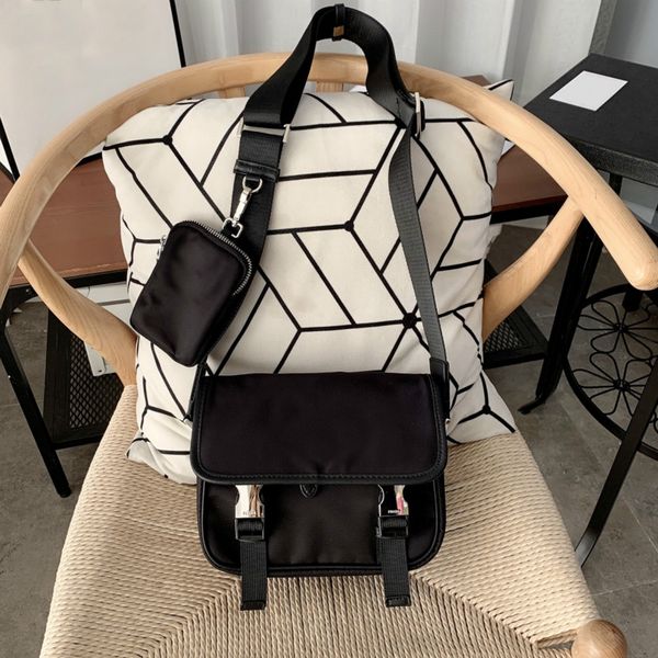 

2022 designers mens crossbody bags luxury men briefcases brand nylon messenger envelope bag fashion purses single shoulder with triangle top