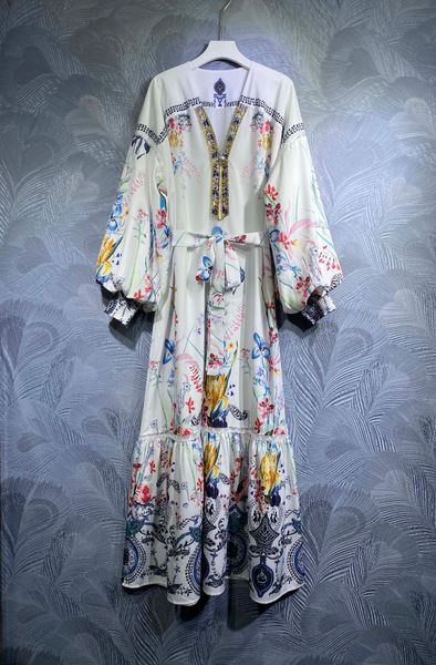 

spring 2023 floral dress with v-neck and lantern sleeves, Black;gray
