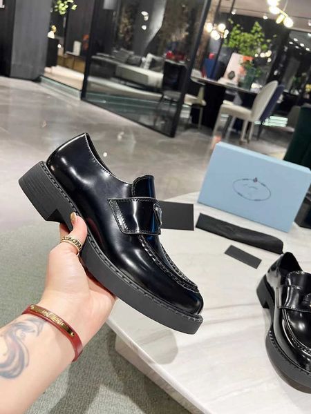 

shoes high version p family black small leather shoes 2023 summer new thick soled triangular lofook shoes women's single shoe