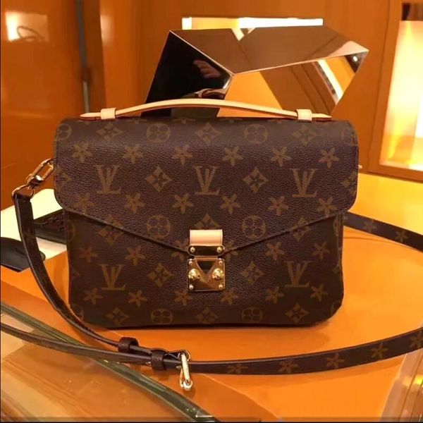 

Shoulder Bags Luxurys Designers Bags Fashion Womens CrossBody Clutch Letter Handbag Ladies purse 2022 Pocket Messenger Totes Bag Wallet louiseitys LVS viutonitys, Color b-with logo