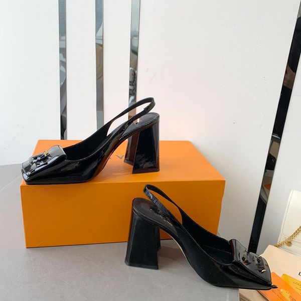 

2022 luxury slippers brand designers women ladies hollow platform sandals made of transparent materials fashionable lovely sunny beach woman, Black