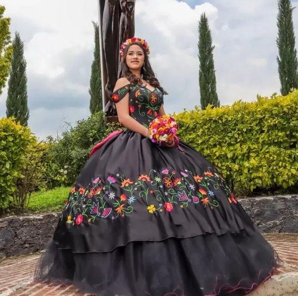 

plus size mexican charro quinceanera dresses embroidered off shoulder lace-up corset prom sweet vestido para 15 anos adolecente, Blue;red