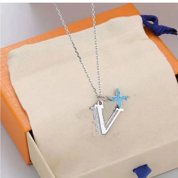 

high-end quality pendant necklaces jewelry luxury designers diamond clovers 925 silver letter v men's and women's couple necklaces