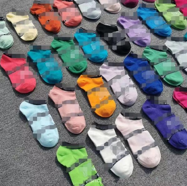 

in stock multicolor ankle socks with cardboad tags sports cheerleaders black pink short sock girls women cotton sock skateboard sneaker 0331