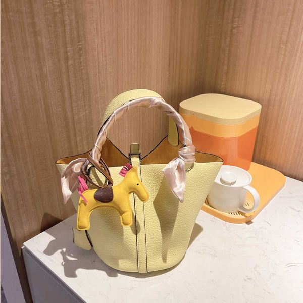 

wholesale designer h ormes totes handbags small design women's bag 2023 new high-end western-style vegetable basket bucket one-shoulder