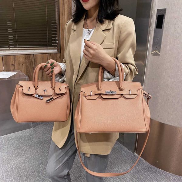 

2023 women bags factory handbags 55%off popular large-capacity women's versatile hand shoulder messenger bag designer luxury shoulder h