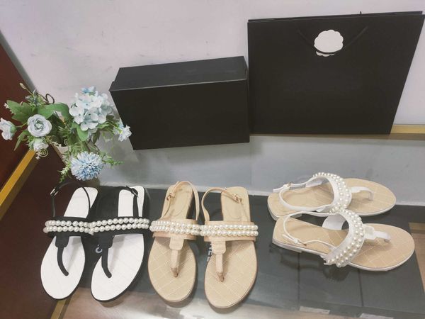 

2023 designer sandals women shoes luxury metal c buckle plaid suede mules sandal with pearl embellishment block heel thong flip flops eu35-4, Black
