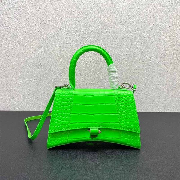 

crocodile pattern handbag real cowhide luxury designer bags unique logo tote bag rounded and smooth arched arcs messenger bag metal alphabet