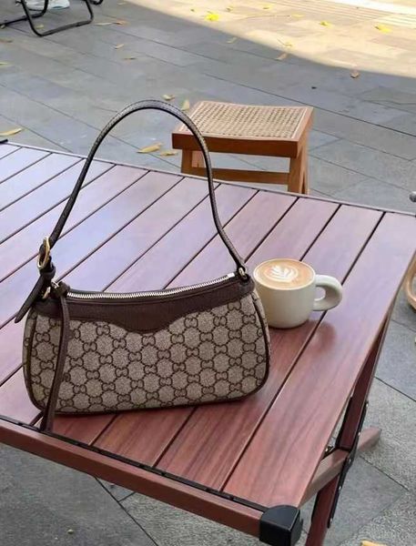 

factory wholesale women's bag shoulder hand single shoulder leather women's bag shoulder messenger handbags 55%off