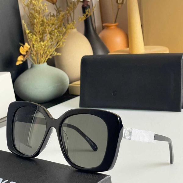 

eyewear glasses r sunglasses senior fashion rectangular alphabet mirror leg strap drill women men polarization uv protection brand glasses, White;black