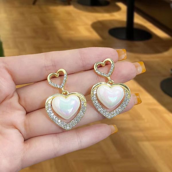 

new fashion ol charm mermaid concubine pearl peach heart earrings temperament fashion high sense hollow double love earrings female, Golden