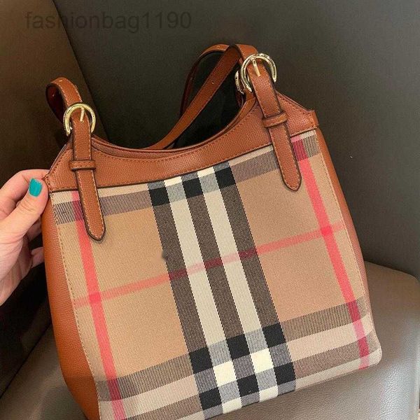

large new tote bags designer burbrerys 2023 spring lattice with leather handheld armpit tote bag versatile 832e